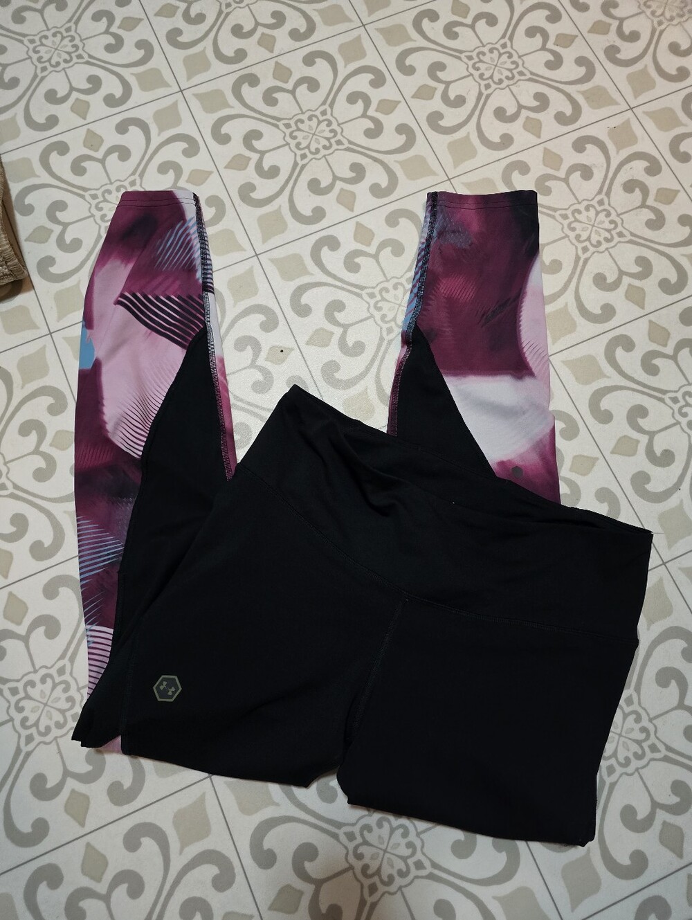 Under Armour Women's Large Black Celliant Crop Heat Gear Running Leggings!